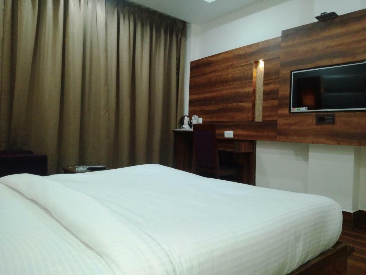 Ak Continental - Mcleodganj Hotel Дхарамсала Екстериор снимка