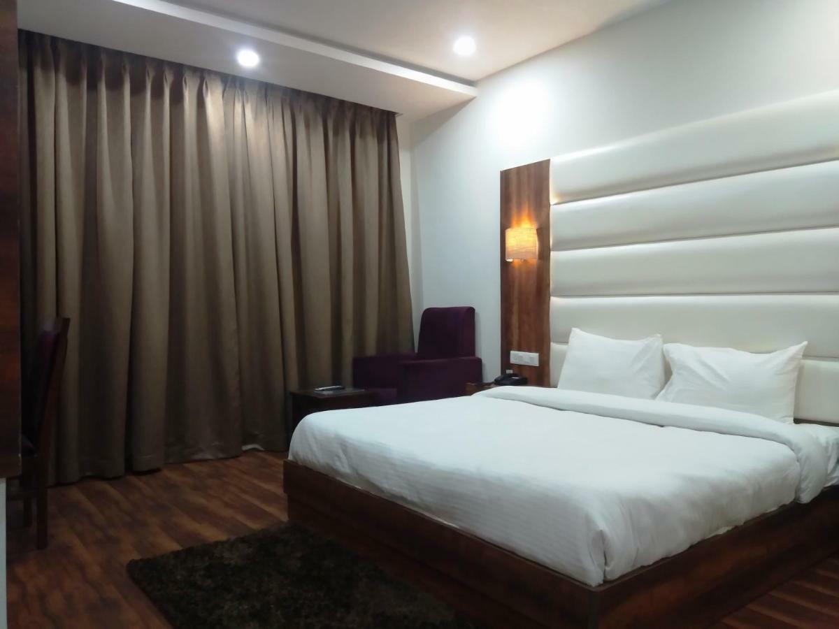 Ak Continental - Mcleodganj Hotel Дхарамсала Екстериор снимка