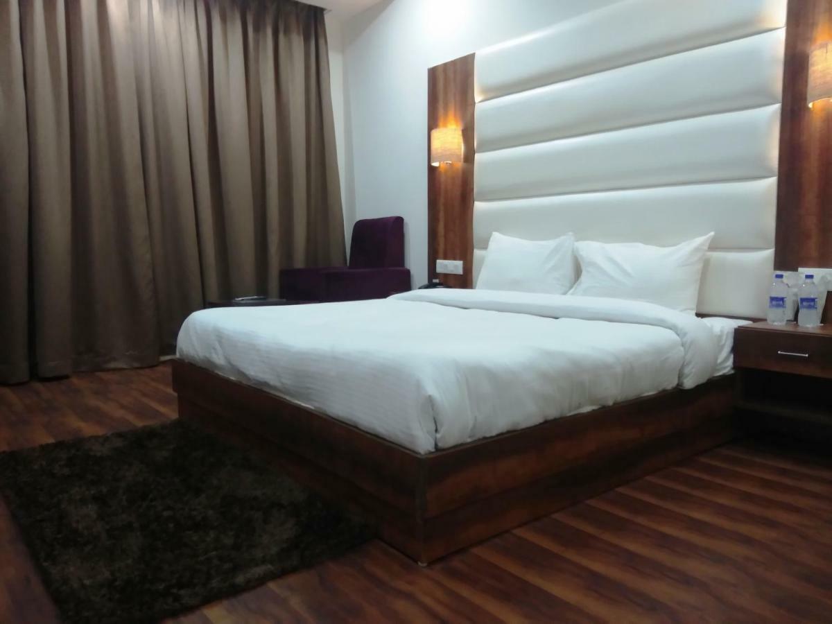 Ak Continental - Mcleodganj Hotel Дхарамсала Екстериор снимка